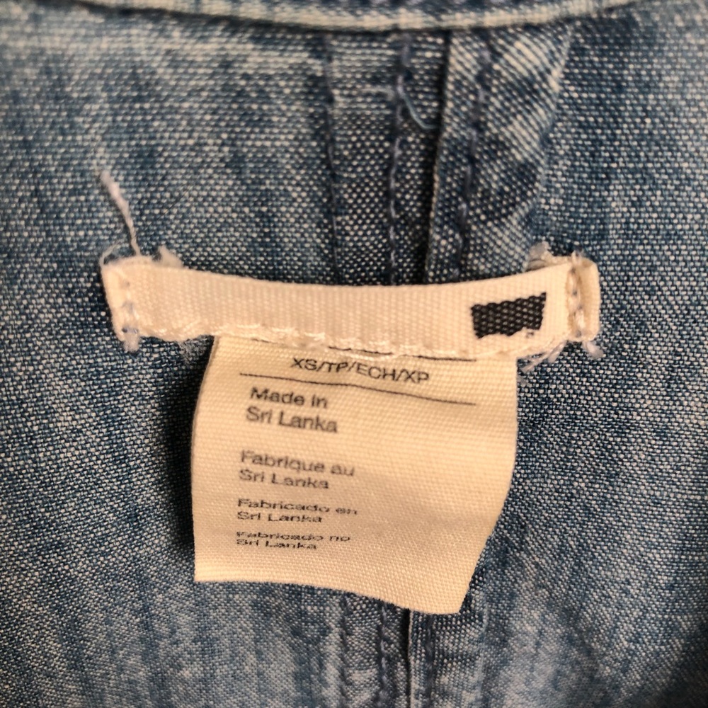 Levi’s Light Denim Blazer - Picture 5 of 5